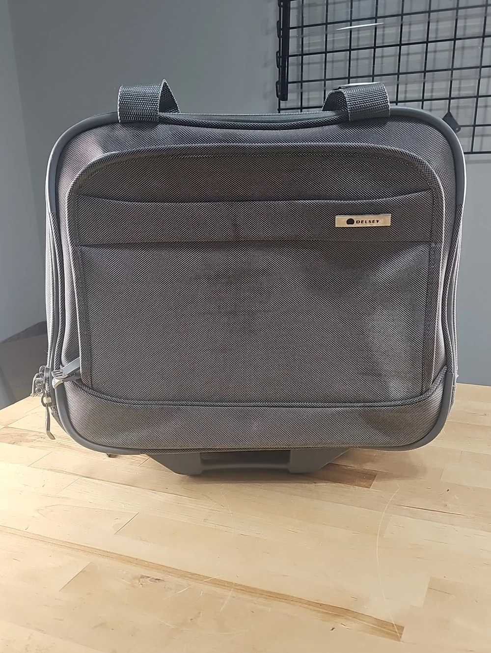 Delsey Charcoal Grey Rolling Carry On Luggage Bag Lock